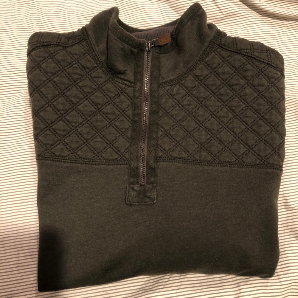 DH Bass and Co sweater